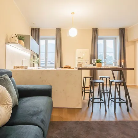 V On By Rent * Como