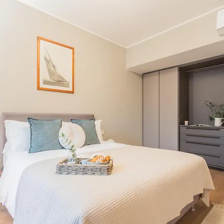 V On By Rent Apartman Como