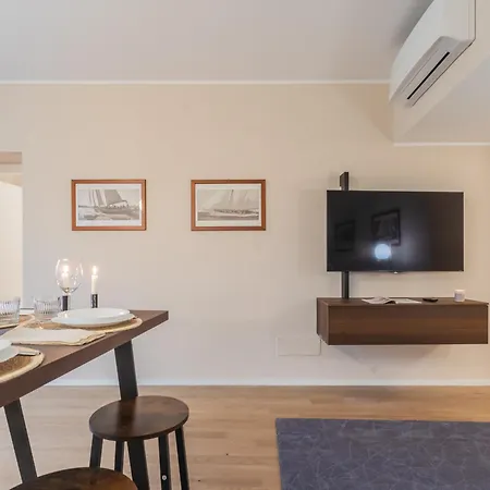 V On By Rent * Côme