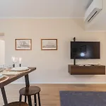 V On By Rent * Como